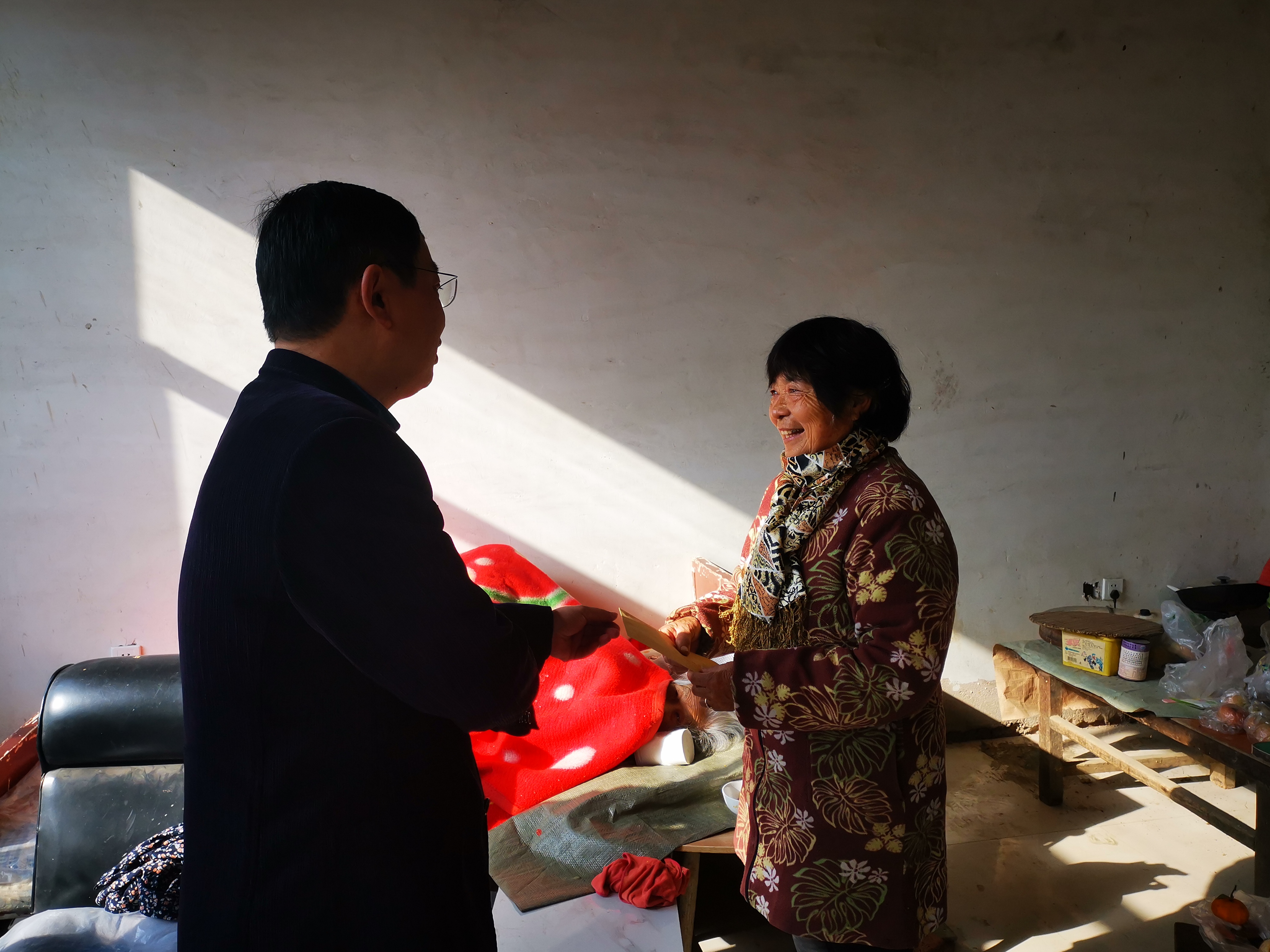 走访困难家庭1.jpg