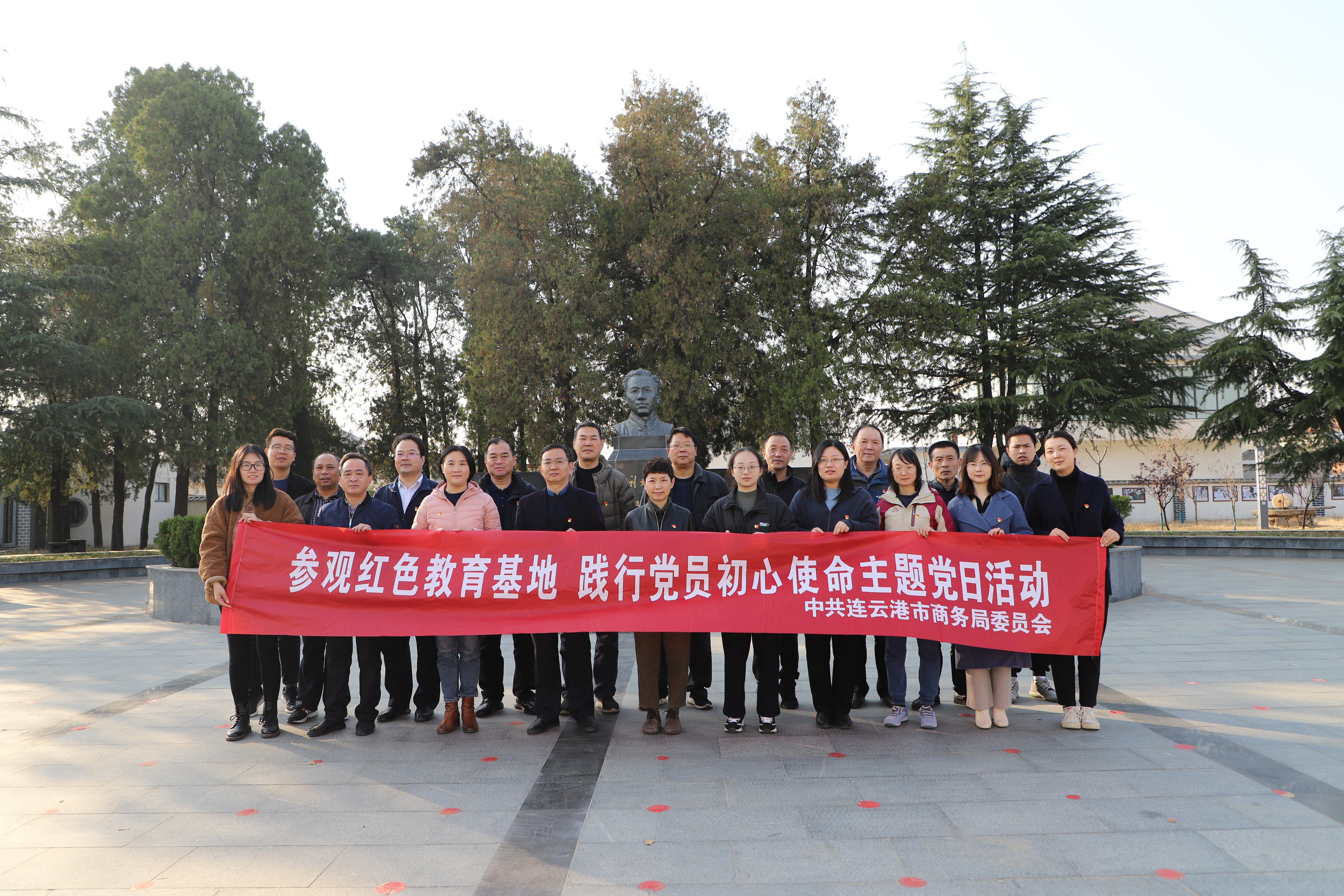 参观刘少奇旧居1.jpg